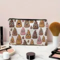 Gedetailleerd uitzicht van het canvas make-up tasje met schattig patroon en handige rits. - Cartoon Poep