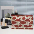 Gedetailleerd close-up uitzicht van de canvas cosmetische tas met paddestoelprint - Zwart en Rood (02)