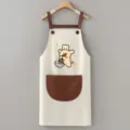 Lindo delantal de cocina de dibujos animados impermeable con bolsillo y correas marrones. - Perrito de Línea Blanco Roto