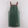 Tablier de cuisine étanche vert foncé avec bretelles marron et deux poches pratiques. - Vert Foncé Imperméable
