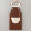 Braune Küchenschürze mit weißer Tasche und Trägern, wasserdichte Kocharbeitskleidung. - Kaffee Glatt