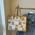 Sac cabas en toile avec imprimé d'ours mignon, grand sac à main de voyage décontracté. - Jaune