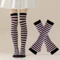 Conjunto de calcetines altos y guantes a rayas negro y rosa para mujer fiesta vista detallada - Talla única / Negro y Rosa Calcetines Rayados Finos y Mangas Conjunto