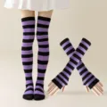 Conjunto de calcetines altos y calentadores de brazos a rayas morado y negro. - Talla única / Negro y Morado Claro Calcetines Rayados y Mangas Conjunto