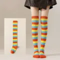 Calcetines altos a rayas de colores para mujer, medias largas para fiestas y disfraces. - Rayas Anchas Tricolor Azul Lago, Amarillo Oro y Naranjas