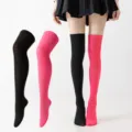 Calcetines altos sobre la rodilla de color sólido en negro y rosa, ideales para cosplay y JK. - Talla única / Medias Largas Colorblock Negra y Rosa Fucsia