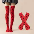 Conjunto de medias hasta la rodilla y guantes de lunares rojos y negros para fiesta - Talla única / Rojo con Lunares Negros Calcetines Encima de la Rodilla y Mangas Conjunto