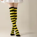 Halloween calcetines de rayas por encima de la rodilla y conjunto de fiesta mujeres. - Talla única / Negro y Amarillo Calcetines Encima de la Rodilla y Mangas Conjunto