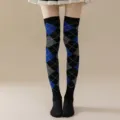 Mujeres calcetines altos argyle cuadros negro azul punto estilo británico principal - Cuadros Negros y Azules