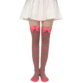Calcetines largos a rayas rojas y verdes navideños con un lindo lazo de lunares decorado. - Talla única / Calcetines a rayas rojo y verde con lazo de lunares
