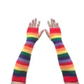 Vue détaillée de mitaines longues rayées aux couleurs de l'arc-en-ciel, style cosplay festif - Taille unique / Gants Arc-En-Ciel Bord Rouge Style Un