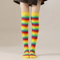 Chaussettes hautes rayées arc-en-ciel en coton pour femme, jolies chaussettes cosplay. - Taille unique / Chaussettes Montantes Arc-En-Ciel Bord Jaune