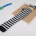 Chaussettes montantes rayées noir et blanc pour femmes, bonneterie cosplay classique. - Taille unique / Fines Rayures Noires et Blanches
