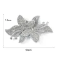 Nahaufnahme des funkelnden Strass-Orchideen-Aufnähers mit glänzender Detailtextur. - Stil 5