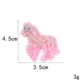 Nahaufnahme eines handgefertigten rosa perlenbesetzten Pony-Patches mit funkelnden Strass. - 2