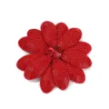 Nahaufnahme des roten Strassblumen-Flickens, glitzerndes Kristallzentrum Detail für DIY Schuhe. - Knallrot