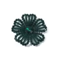 Donkergroene strass kristal bloem detailopname, sprankelende handgemaakte DIY accessoire. - Donkergroen
