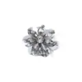 Nahaufnahme einer glitzernden Strass-Blumenapplikation mit Pailletten für Kleidung und DIY. - 4CM Durchmesser / Grau