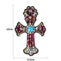 Detailaufnahme eines handgefertigten Strass-Kreuz-Aufnähers, ideal für DIY-Kleidung und Accessoires. - Stil 3