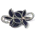 Nahaufnahme eines glitzernden blauen Strass-Blumenaufnähers, Applikation für DIY und Kleidung. - Marineblau