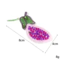 Detailansicht des bunten perlenbesetzten Obst- und Gemüseflickens für Taschen und DIY-Zubehör. - Lila Aubergine