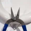 Pinza per gioielli in acciaio inossidabile con manico blu per artigianato fai da te. - Pinze a punta piatta