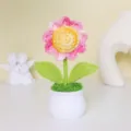 Variante de fleur en pot au crochet faite main, joli décor floral tricoté pour bureau et maison. - MXD02-3 (Tournesol Style Trois)