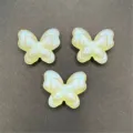 Vue détaillée de perles lâches en acrylique papillon sirène lumineuse pour bijoux DIY. - Jaune