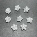 Gros plan de perles etoiles en acrylique transparent craquele pour la creation de bijoux DIY. - Blanc Transparent Craquelé