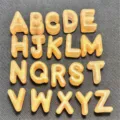 Detalle cercano de cuentas de letras del alfabeto acrilico colorido con acabado brillante. - Aprox. 20mm/Aprox. 225 Pcs / Mezcla Aleatoria 6#
