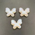 Gros plan detaille de perles papillon en acrylique irise sirene pour breloques de telephone. - Orange Clair