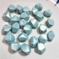 Cuentas sueltas acrílicas azul macaron rombo irregular efecto sirena para joyería DIY. - Azul claro