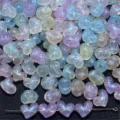 Gros plan detail de perles en acrylique cœur irise colorees pour artisanat bijoux DIY. - 850 pièces/paquet / Multicolore