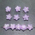 Détail de perles étoile en acrylique craquelé violet, parfait pour la fabrication de bijoux DIY. - Violet Clair Craquelé