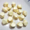 Irregular diamond acrylic loose beads detail, perfect for DIY jewelry making and crafting. - Yellow