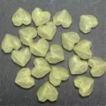 Cuentas de corazón de acrílico verde con brillo de polvo de oro para hacer joyas de bricolaje. - Amarillo