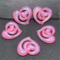 Breloques DIY de cœur double iridescentes sirène pour chaînes de téléphone et bijoux artisanaux. - Rose rouge