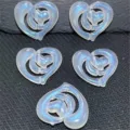 Vista detallada de colgantes joyería DIY doble corazón luminoso iridiscente cuentas accesorios. - Blanco