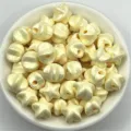 Cuentas de estrella ABS efecto perlado en detalle, accesorios brillantes para bisutería DIY. - 11mm / Amarillo