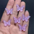 Dije de mariposa de resina sirena violeta para cadenas de teléfono DIY y joyería detalles. - 14x19mm 670 Piezas / Violeta Claro