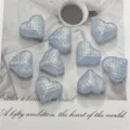Cuentas de corazón de sirena luminosas de acrílico para llavero DIY y accesorios de teléfono. - Azul claro