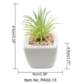 Mini witte vierkante kunstmatige vetplant in pot met kiezels, 8.5x6cm, ideale tafeldecoratie. - Kleine vierkante pot + Geklokte luchtplant