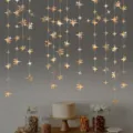 Dettaglio della ghirlanda sospesa con stelle dorate per decorazione di feste e nozze. - Ghirlanda Stella Oro Specchio