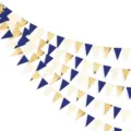 Bandierine triangolari blu navy e oro per decorare lo sfondo della festa di laurea. - Oro specchiato, beige e blu reale