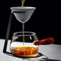Filtre à thé en porcelaine sans trous et ensemble tasse en verre avec support métallique. - Set Passoire à Thé Sans Trou + Tasse d'Équité à Poignée Latérale (Transparent)