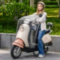 Housse de protection imperméable et coupe-vent pour scooter électrique en hiver froid. - Cape Grande Taille Style Suspendu au Cou Prolongé Ourlet Universel
