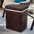 Bruine Wicker Wasmand met Deksel en Witte Kantrand, Rattan Opbergmand voor Kleding - Groot 45*35*51cm / Koffie Met Deksel