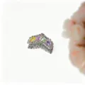Ciondolo in lega di strass scintillanti coda di pesce accessorio fai da te per catene. - Coda di Pesce Colorata con Strass Pieni