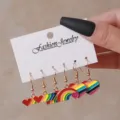 Bunte Regenbogen Herz Ohrringe Set, Emaille Legierung hängende Ohrringe für Damen Mädchen. - Regenbogen-Bogen-Stil (E1446-1) / 3er Set