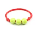 Primo piano del bracciale in corda intrecciata rossa con tre perline da tennis, dettaglio. - Corda Rossa Tennis